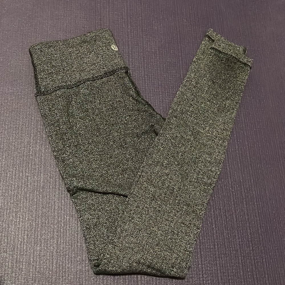 Lululemon size 4 bundle: wunder under and groove pants